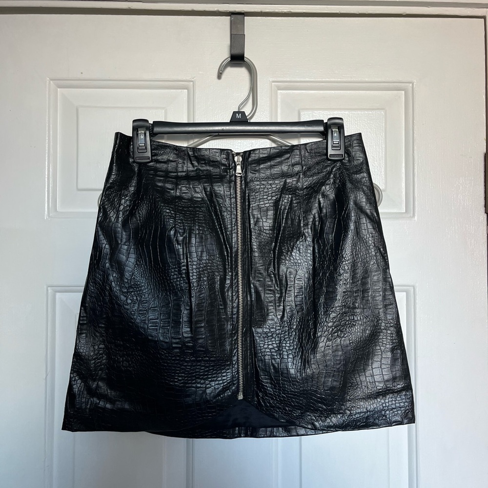 Chic Black Faux Leather Croc Skirt